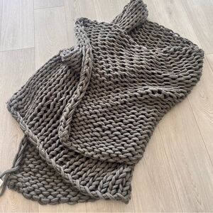 Laura Hill Heavy Chunky Knit Blanket in Gray